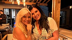 Samantha Fox se svou enou Lindou Olsenovou (duben 2024)