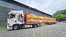 Teleskopický návs typu plato pro pepravu nadrozmrných zásilek.