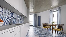 Pohledový beton na stropech má být dal�ím propojením bytu s kotvi�t�m malých...