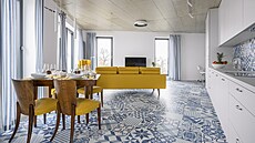 Sv�e a mladistv� p�sobící byt pojí moderní za�ízení s retro nábytkem, kterému...