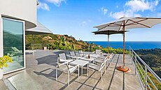 Výhled z terasy urené i pro stolování je dechberoucí.