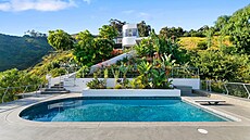 Pro ty, kteí se rádi baví, nabízí nemovitost nkolik venkovních prostor,...