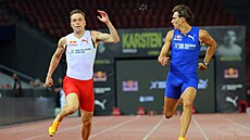 Armand Duplantis (vpravo) v Curychu na tovce poko�il Karstena Warholma.