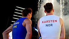 Armand Duplantis (vlevo) v Curychu poko�il Karstena Warholma.