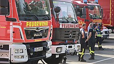 V nmeckém pohoí Harz hoí les. Hasii se ho snaí uhasit i z výky. (7. záí...