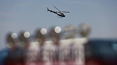 V nmeckém pohoí Harz hoí les. Hasii se ho snaí uhasit i z výky. (7. záí...