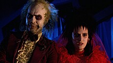Michael Keaton a Winona Ryderová ve filmu Beetlejuice (1988)