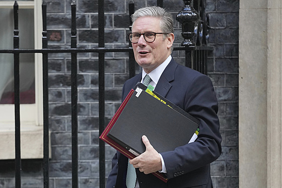 Keir Starmer p�ed Downing Street 10 (11. zá�í 2024)