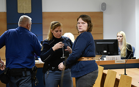 Romana Kaíková, která letos v ervnu usmrtila v Otrokovicích na Zlínsku noem...