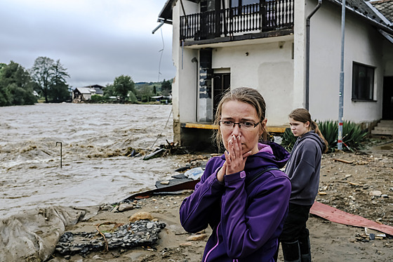 Mikulovice elí následkm niivé povodn. eka Blá se tu rozlila, místy si...