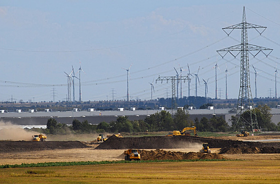 Probíhající stavba prmyslové zóny u Magdeburku je ovlivnna odloením projektu ze strany Intelu.
