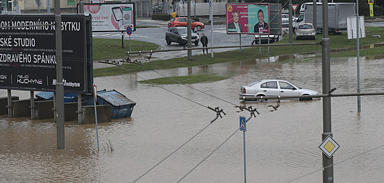 Velká voda na okraji Opavy nedaleko obchodního centra Globus (16. záí 2024)