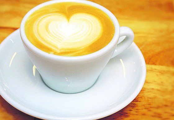 Cappuccino patí v esku k nejoblíbenjím kávovým nápojm.