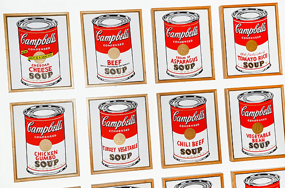 Andy Warhol pat�il mezi osobnosti amerického pop art stylu (4. �ervence 2016)