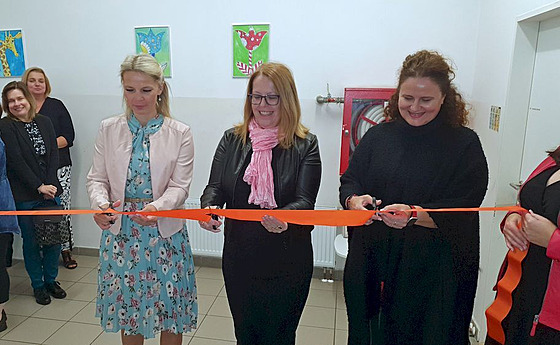 Slavnostního otev�ení centra se ujaly spole�n� starostka m�sta Zuzana Schwarz...