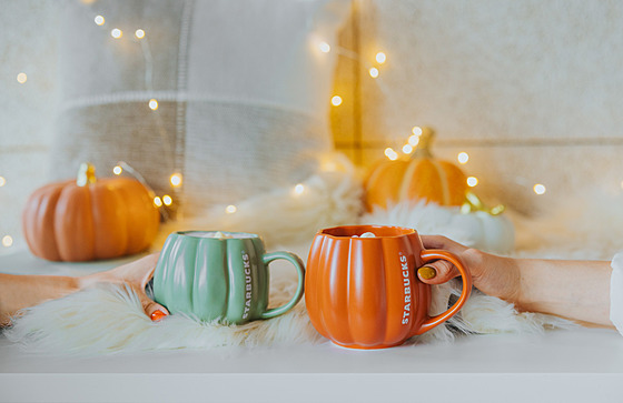 Nemete se dokat podzimu? Pijte na  lahodné a krémové Pumpkin Spice Latte.