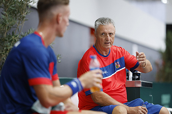 Jaroslav Navrátil rozmlouvá s Ji�ím Lehe�kou.