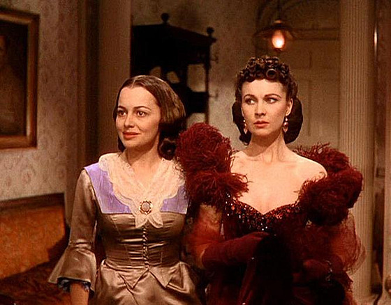 Olivia de Havillandov a Vivien Leighov ve filmu Jih proti Severu (1939)