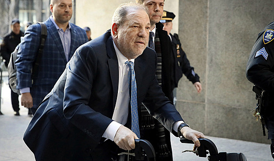 Harvey Weinstein u soudu (New York, 24. února 2020)