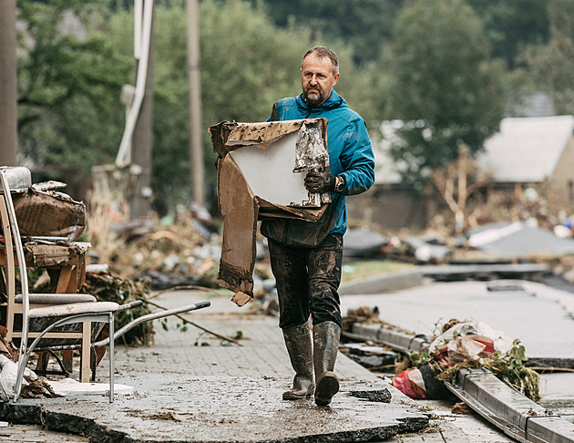 Ošetřovné, náhrada mzdy. Mobilní týmy budou lidem zasaženým povodní vyplácet peníze