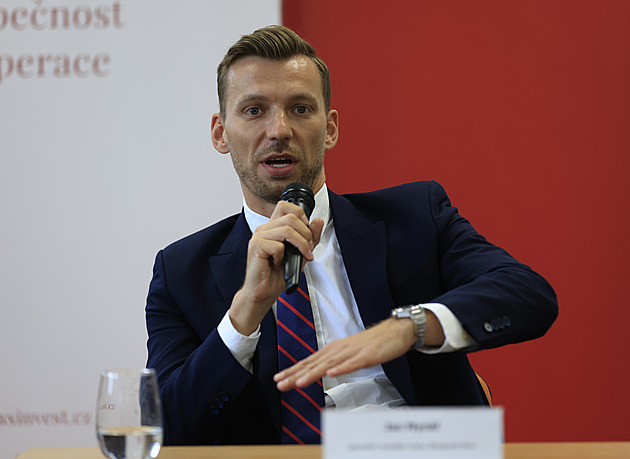 Jan Myná�, generální mana�er fotbalist� Zbrojovky Brno. (17. zá�í 2024)