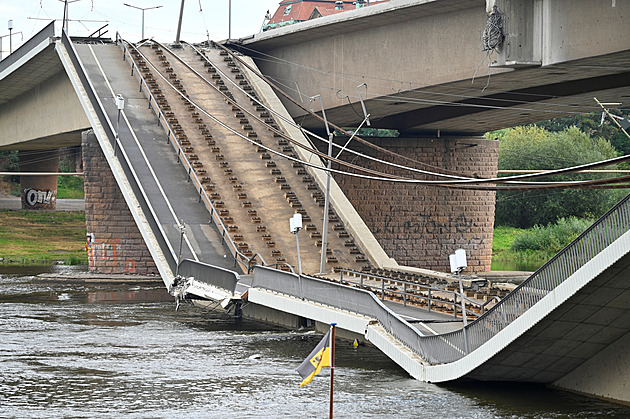 Zřícený most v Drážďanech postihl i české rejdaře, musí rušit naplánované plavby