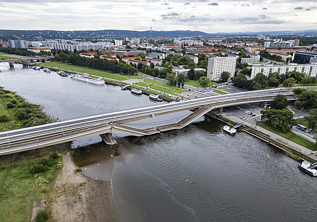 V Drážďanech se zřítila část labského mostu, ochromená je doprava i vytápění