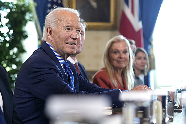 Povolte Kyjevu útoky západními zbraněmi, vyzývají britští exministři Starmera
