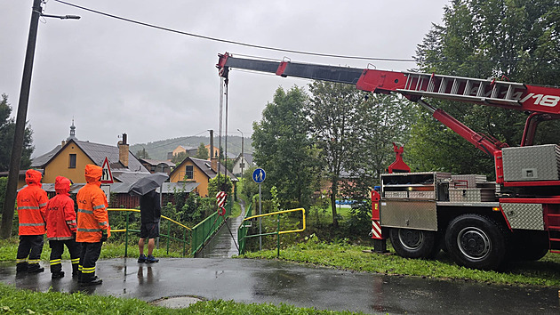 Pytlování písku na hráze i modlitby. Morava se připravuje na další záplavy