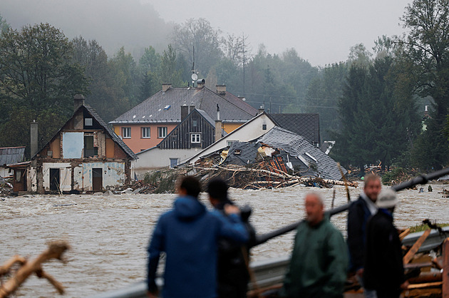 Je třeba obnovit dodávku elektřiny a komunikace, řekl Fiala v Jeseníku