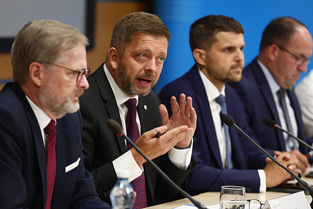 Jak srovnat platy českých politiků a proč má pravdu ministr Rakušan