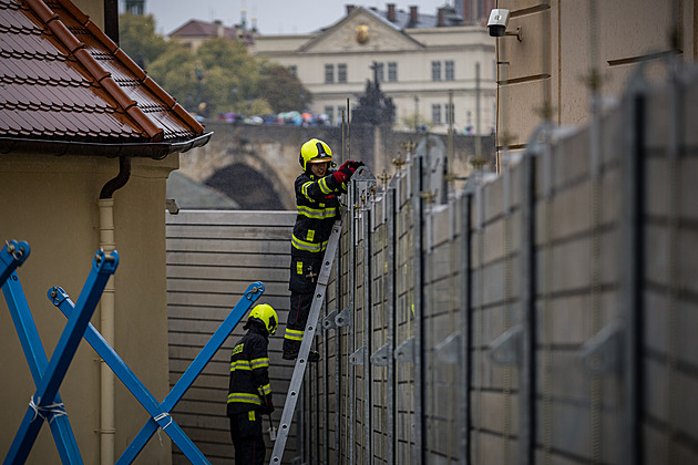 Déšť neustává, stavy ohrožení platí na horním Labi a Bělé. Přišly i evakuace