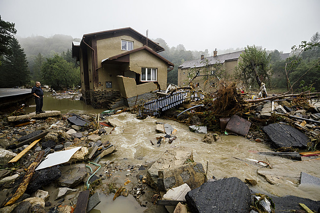 Na Jesenicku čeká demolice nejméně dvacet domů, zásoby dovezou vrtulníky