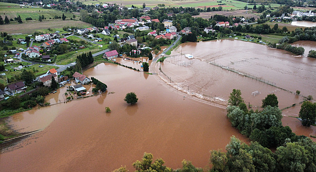 Tři mrtví v Rakousku, pět v Polsku. Městu Nisa hrozí druhá povodňová vlna