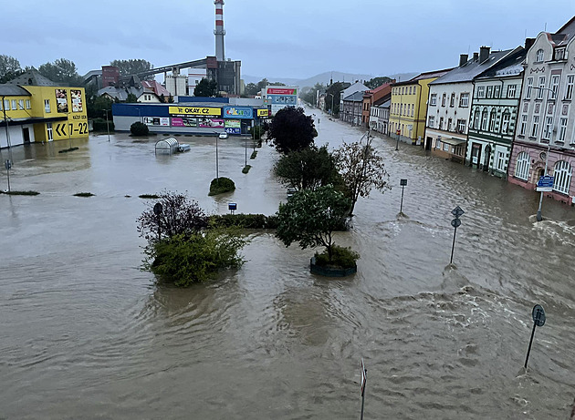 Potvrdily se tři případy rabování. Krizový štáb řešil důchody, doklady i volby