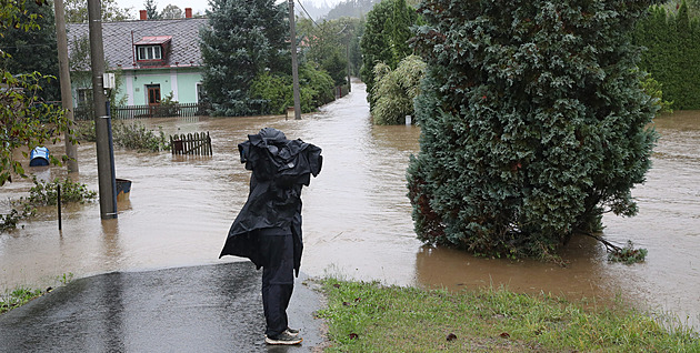 Záplavy mají tři oběti. K tělu z Krasovky přibyli dva mrtví v Krnově