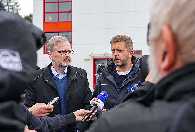 Opět zasedal krizový štáb. Policie řeší další krádeže, Rakušan varoval před tresty