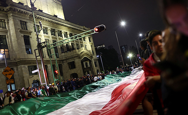 V Mexiku schválili kontroverzní přímou volbu soudců. Zrádci, křičeli protestující