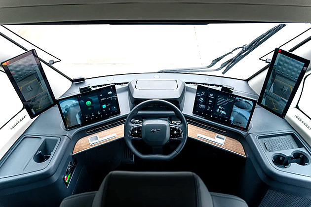 Texas už křižují autonomní kamiony i v noci. Lidský řidič jen přihlíží