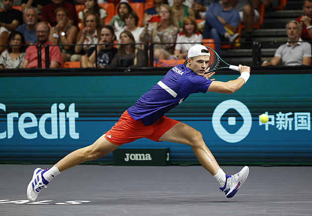 Jedna výhra se počítá. Menšík na Davis Cupu podržel tým: Sil moc nezbylo