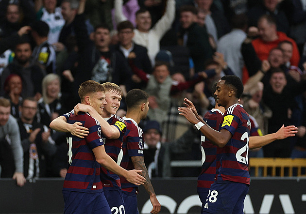 Arsenal gólem z rohu vyhrál na Tottenhamu, tři body z venku má i Newcastle