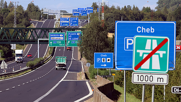 Vyústní dálnice D6 ve smru na Nmecko na severním obchvatu Chebu. (16. srpna...