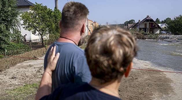 Firmy pomáhají: Česká spořitelna a její nadace věnují 60 milionů lidem postiženým povodněmi