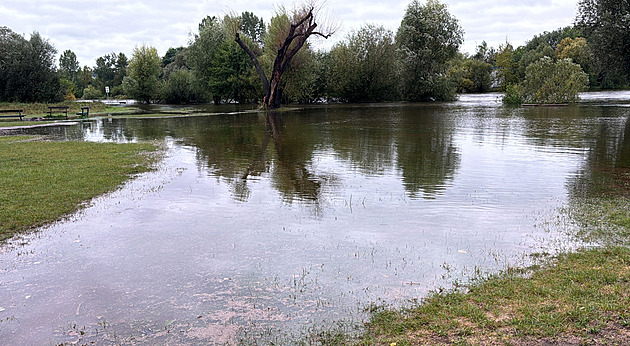 Praha dokončila protipovodňové zábrany. Vyzvala, aby se lidé vyhýbali parkům