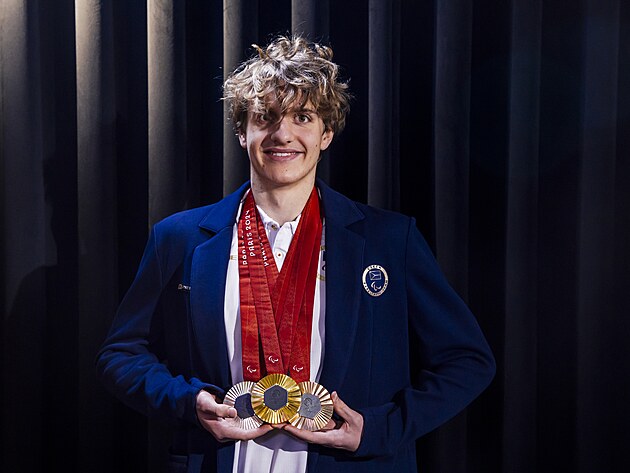Hostem po�adu Rozst�el je David Kratochv�l, paralympijsk� plaveck� �ampion,...