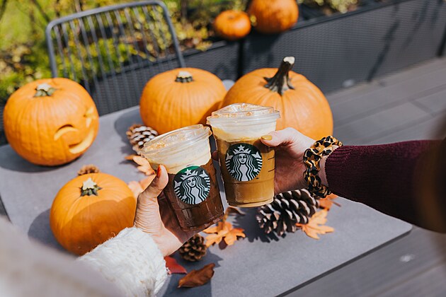 Nemete se dokat podzimu? Pijte na  lahodn a krmov Pumpkin Spice Latte.