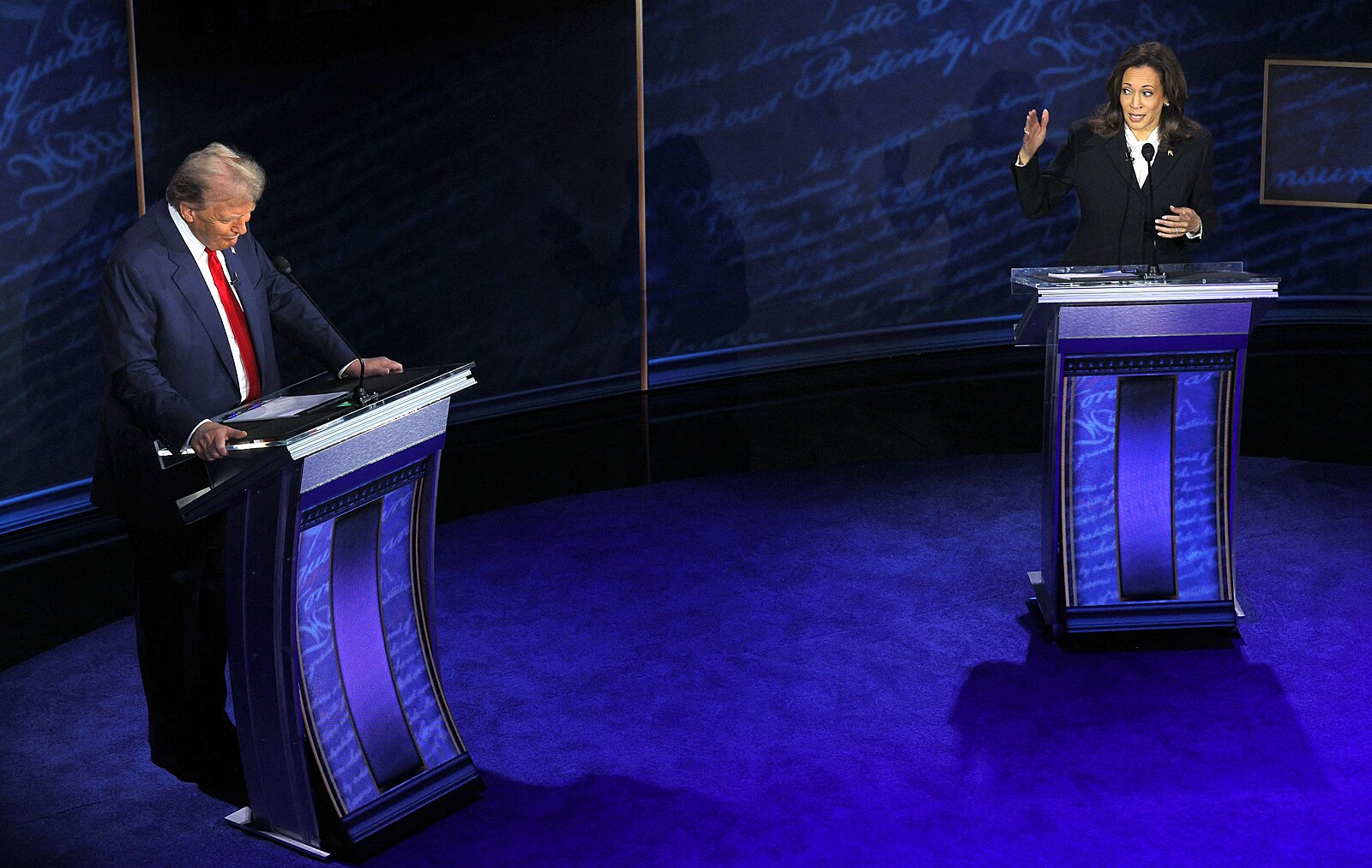 Harrisová útočila, Trump byl v defenzivě, hodnotí debatu světová média