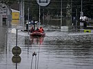 Rozvodnn eka Odra v Ostrav. Zchrani na lunech projdj do odznut...