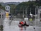 Rozvodnn eka Odra v Ostrav. Zchrani na lunech projdj do odznut...