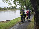 V mst sti tpnice v Uherskm Hraditi se chystaj na mon zplavy. Hasii...